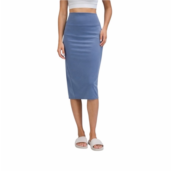 lululemon athletica Dresses & Skirts - Lululemon NuLu Slim Fit High Rise‎ Skirt - New